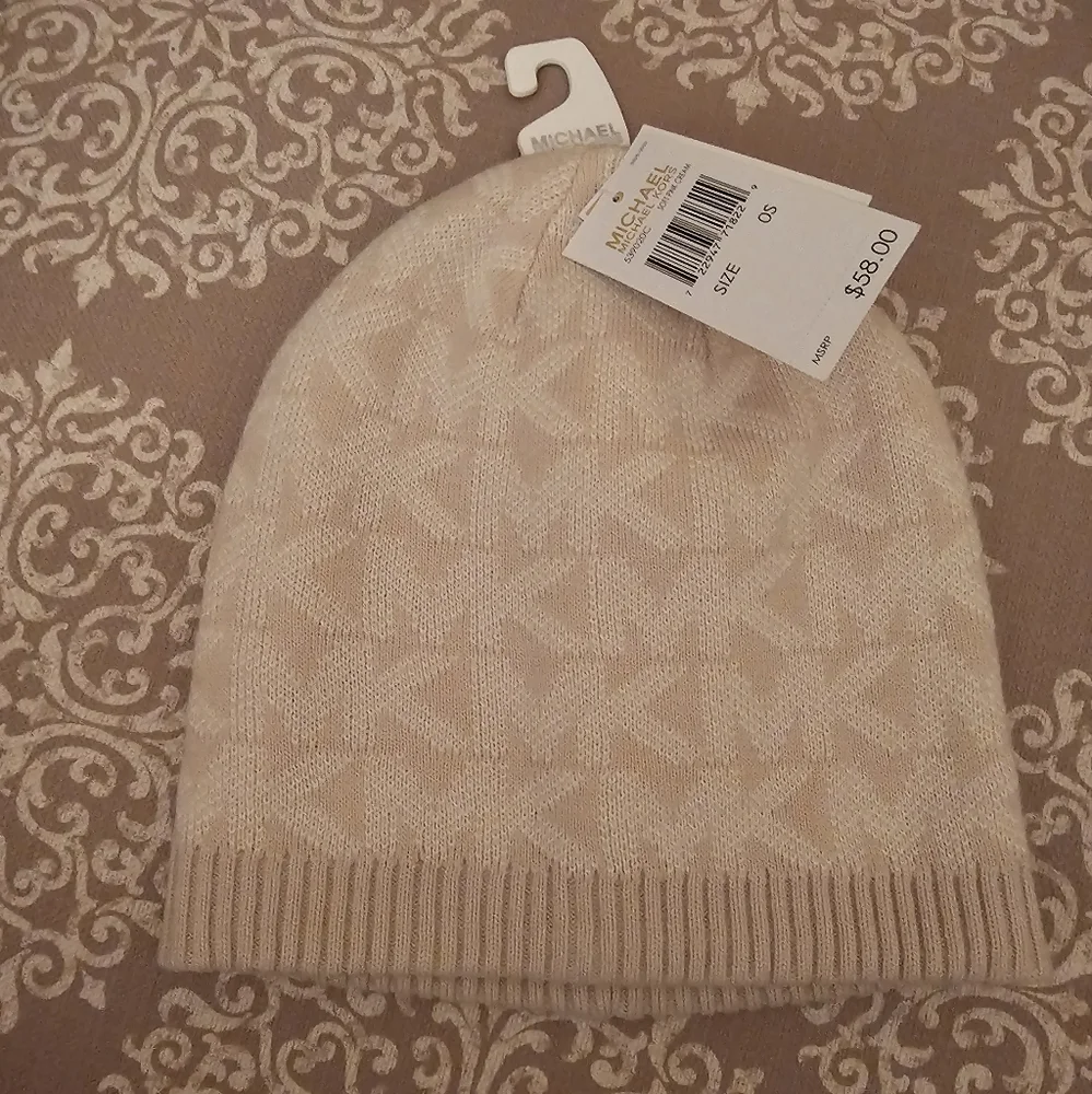 NWT Michael Kors soft pink beanie - Picture 1 of 3